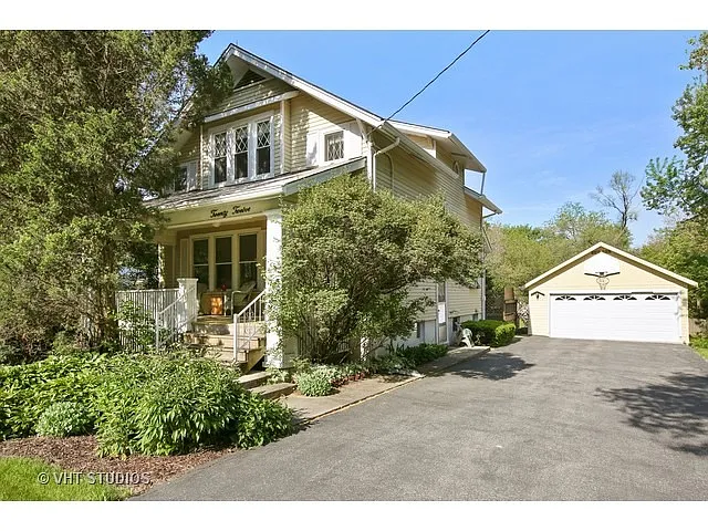 2012 N Summit St photo 1
