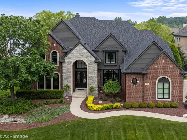 10993 Stoney Point Dr, South Lyon, MI 48178