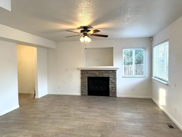 1155 Pond Side Dr — Photo 5