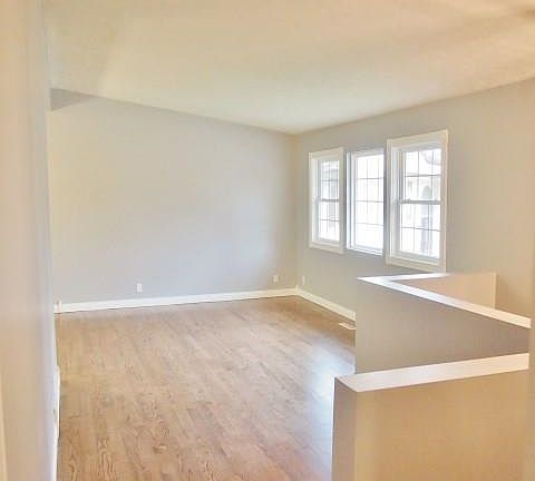 4th image of 5706 S 152nd Avenue Cir