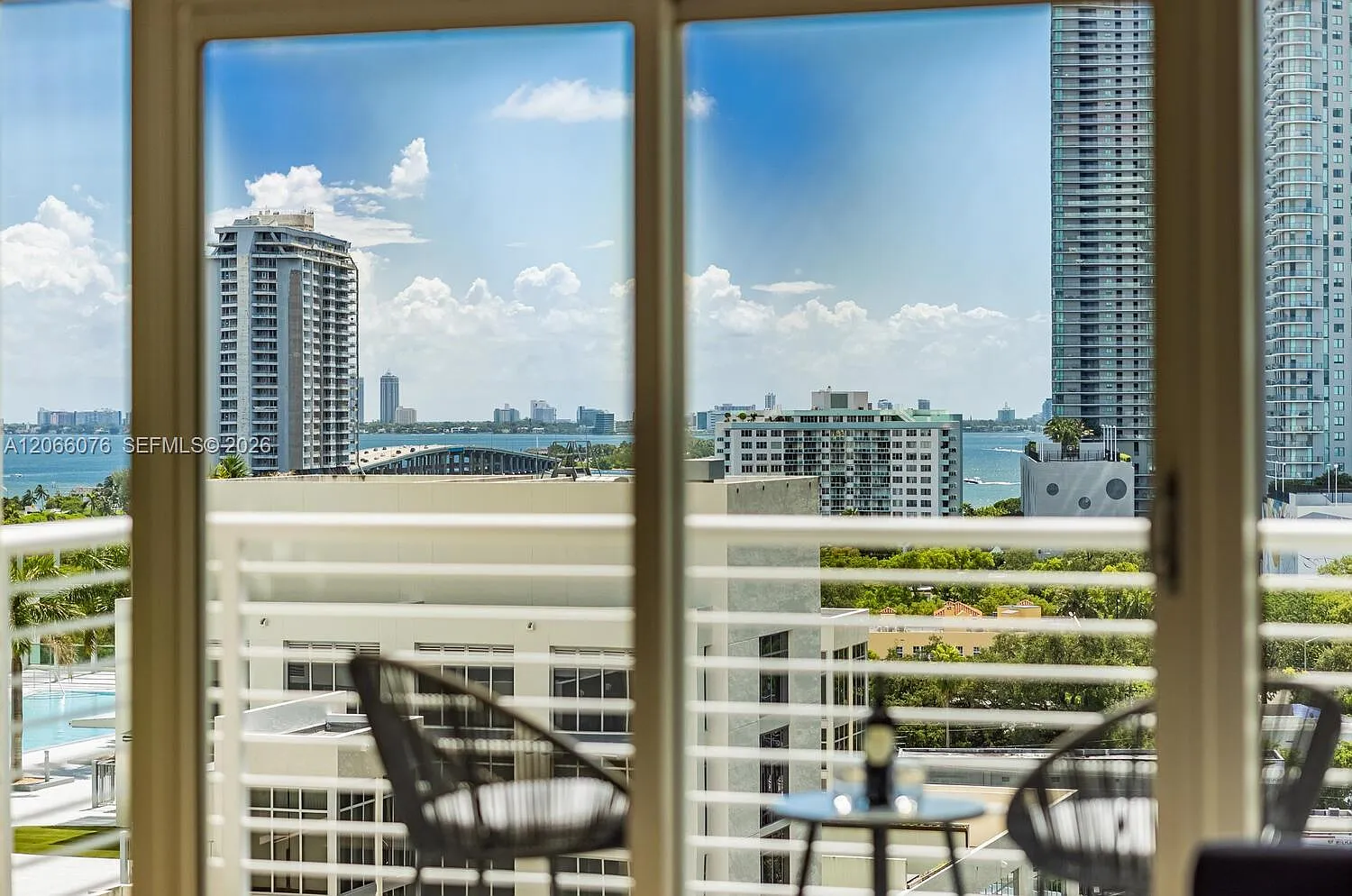 Midblock Miami Condo — Photo 2