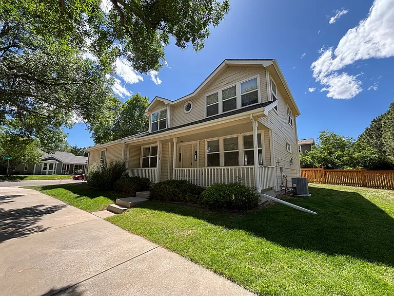 3425 Red Mountain Dr — Photo 2