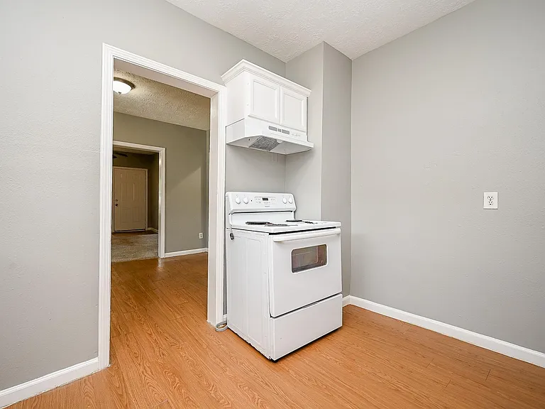 8007 Carver Rd — Photo 15
