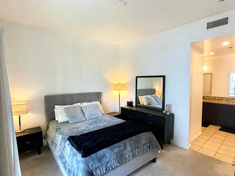 21 Gramercy #407 — Photo 11
