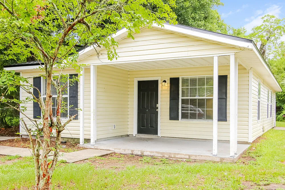 3 bed, 2.0 bath, 1077 sqft, $1,410 — Photo 3
