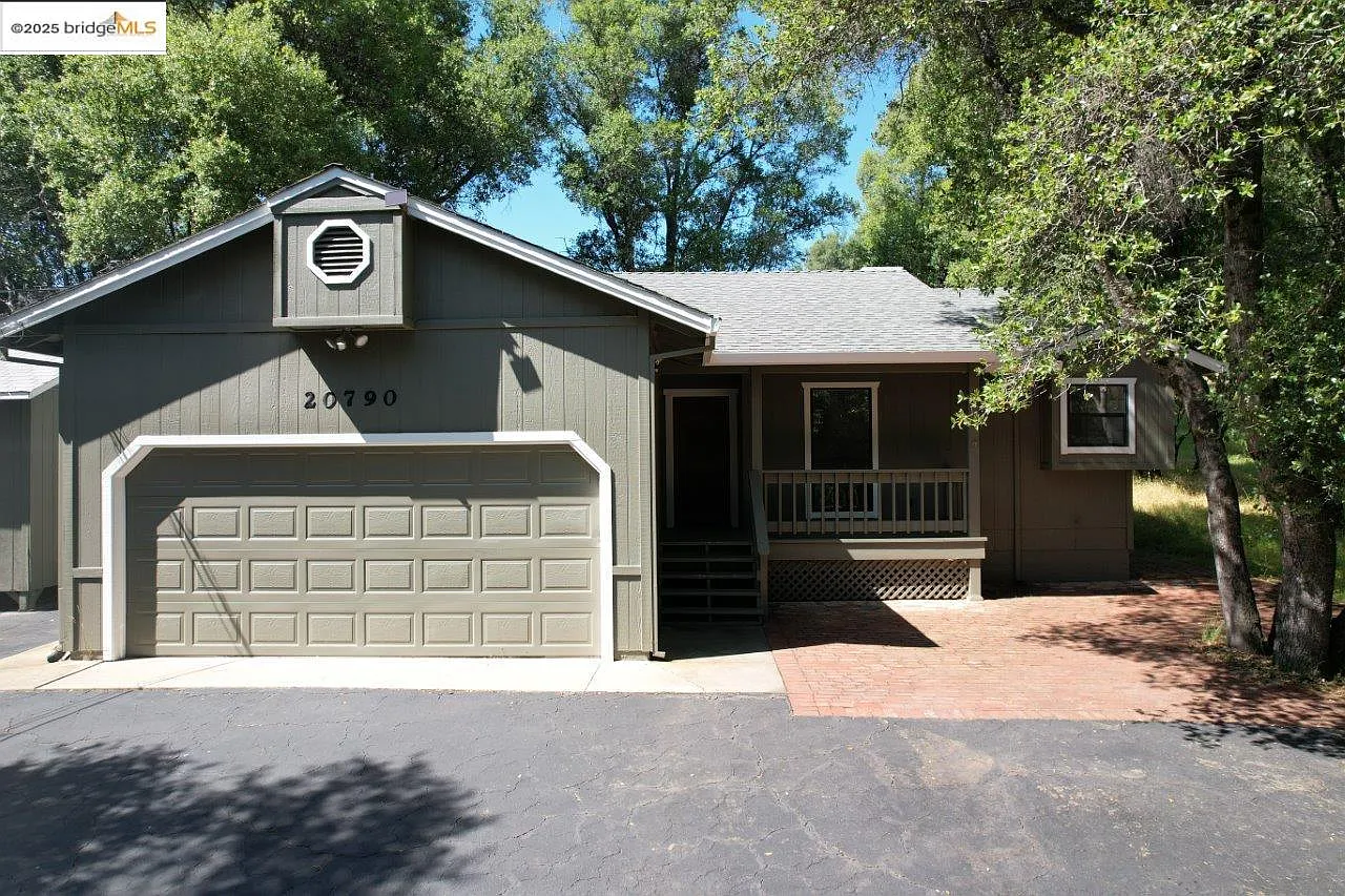20790 Ferretti Rd photo 1