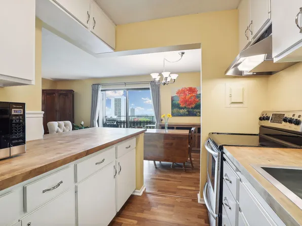 400 Groveland Ave APT 907, Minneapolis, MN 55403