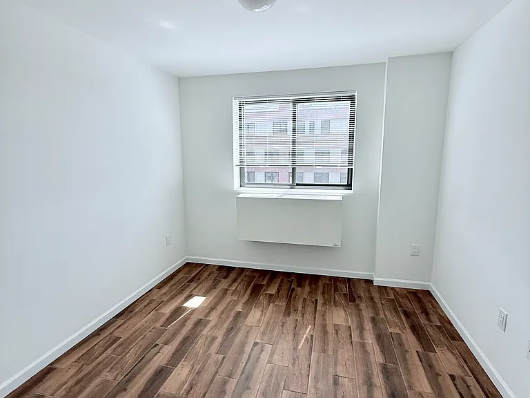 31-12 31st St #4 — Photo 7
