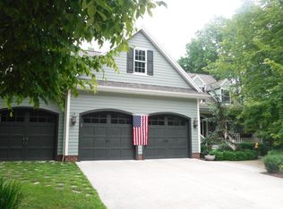 2321 Woodridge Dr, Manitowoc, WI 54220