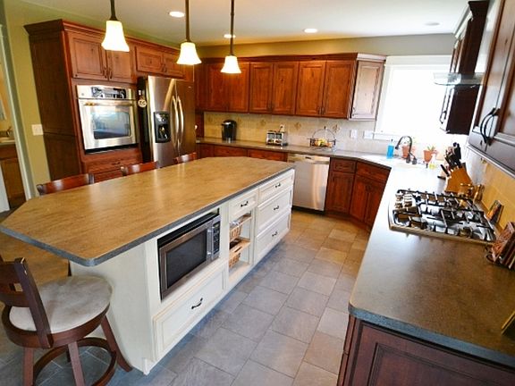 3rd image of 2617 Hollyberry Dr