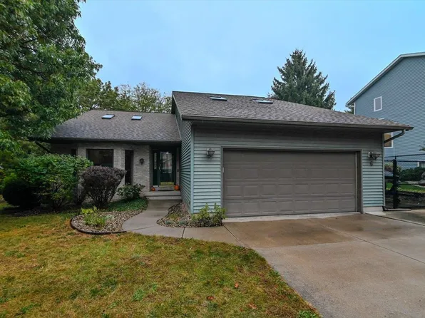 6 Clarendon Ct, Madison, WI 53704