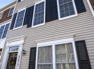42819 Pamplin Ter, Chantilly, VA 20152