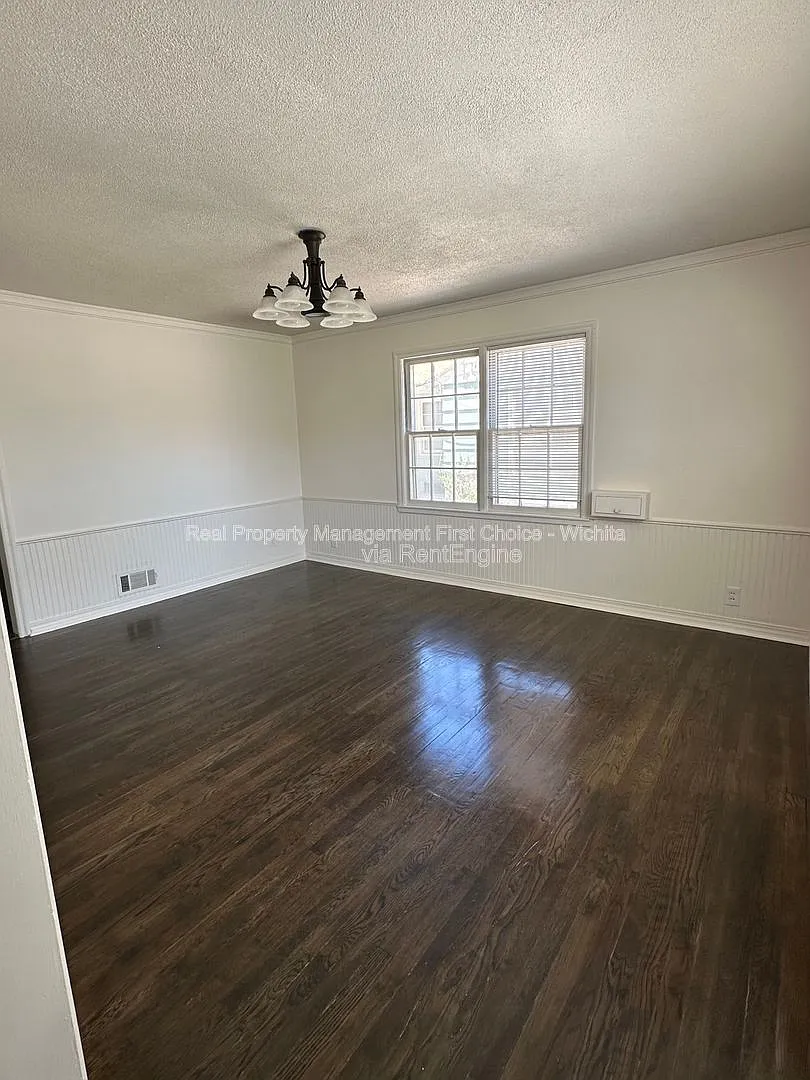 3 bed, 2.0 bath, 2882 sqft, $1,700 — Photo 4