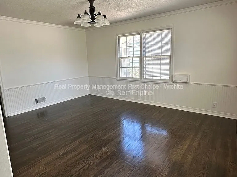 333 N Oliver St — Photo 4