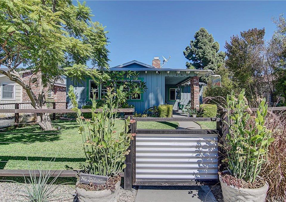 1st image of 360 E 19th St