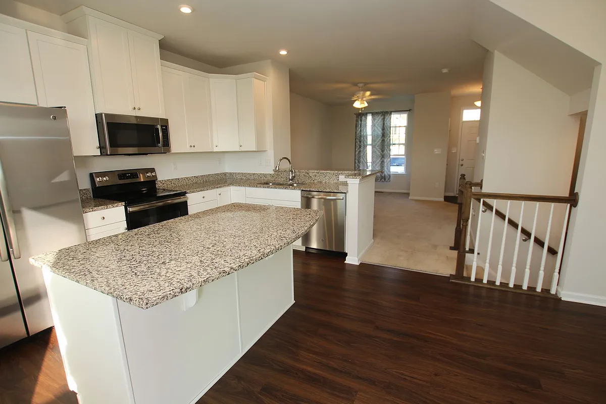 Building Photo - 30111 Plantation Dr