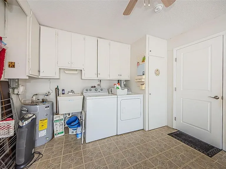 2739 Sherbrooke Ln #B — Photo 18