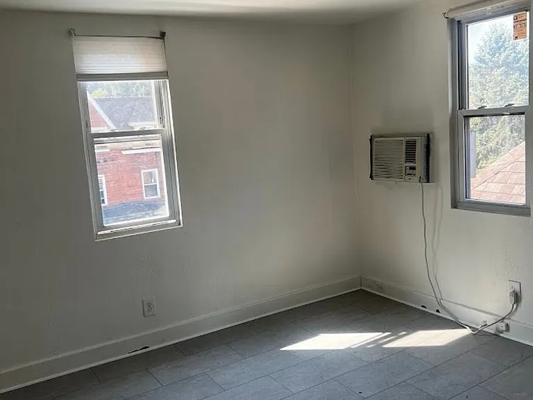 5531 Howe Street — Photo 5