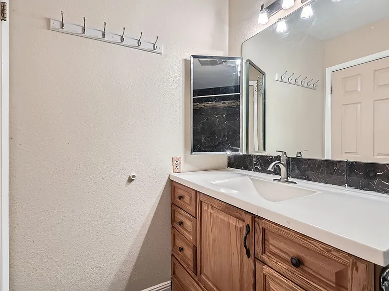 733 Strawberry Pl — Photo 16
