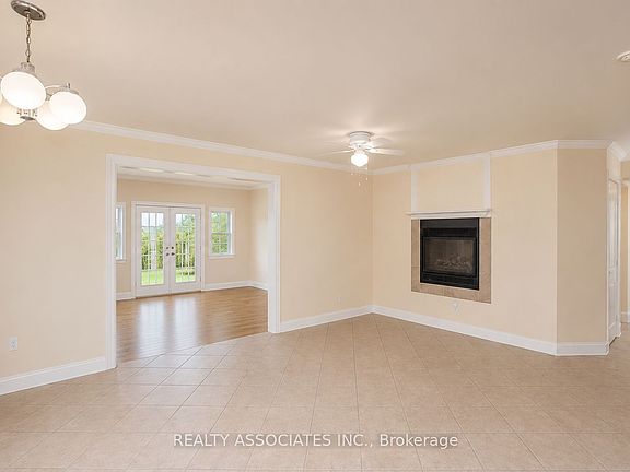 5th image of 374 Irene Dr