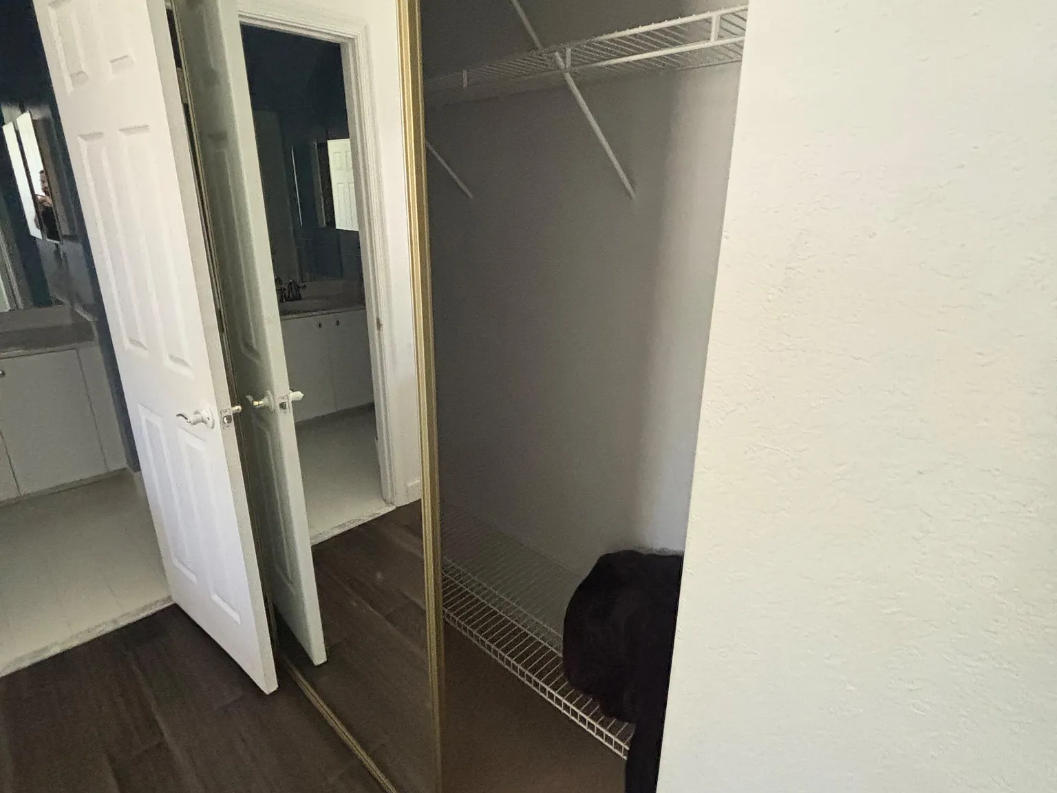 1 bed, 1.0 bath, 1455 sqft, $1,594 — Photo 2