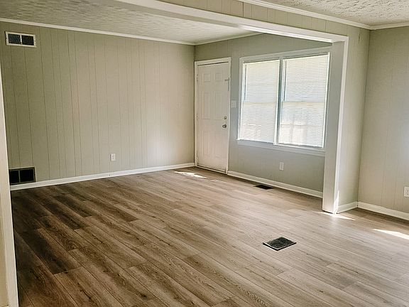 4th image of 203 Briardale Ave