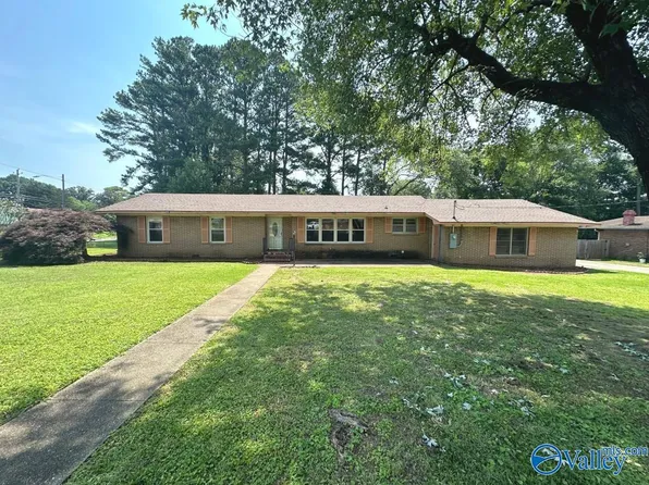 1720 Club View Dr NW, Huntsville, AL 35816