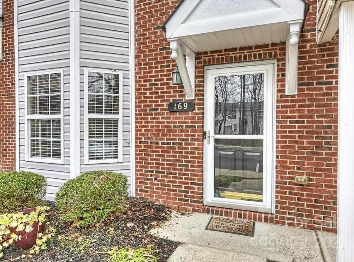 2 bed, 1309 sqft, $1,800 — Photo 1