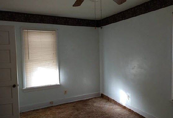 3rd image of 915 Elm St