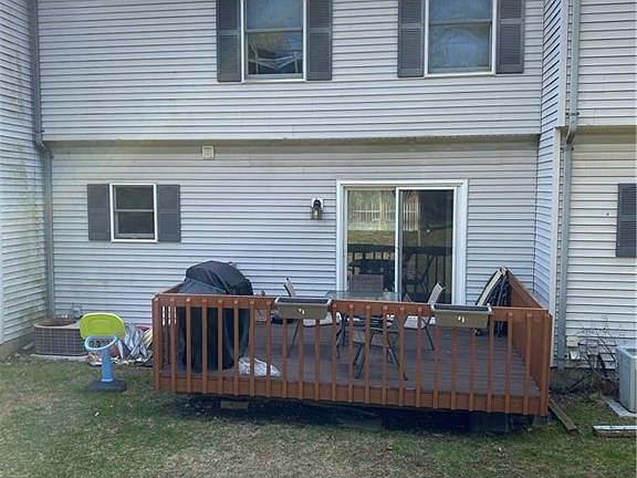4th image of 18 Ossman Ct