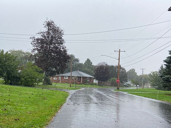 4th image of 102 Park Dr