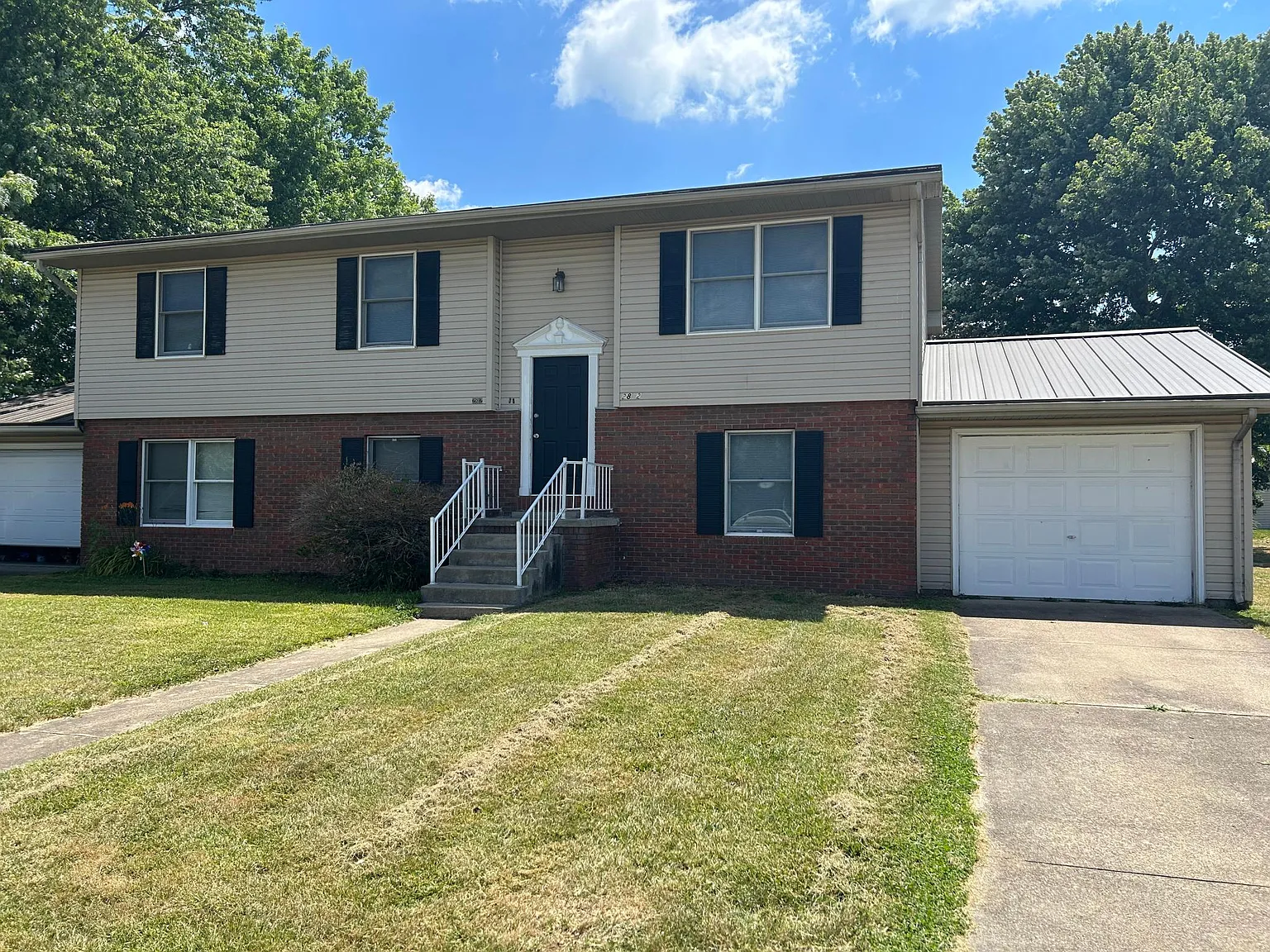 3 bed, 1100 sqft, $1,230 — Photo 2