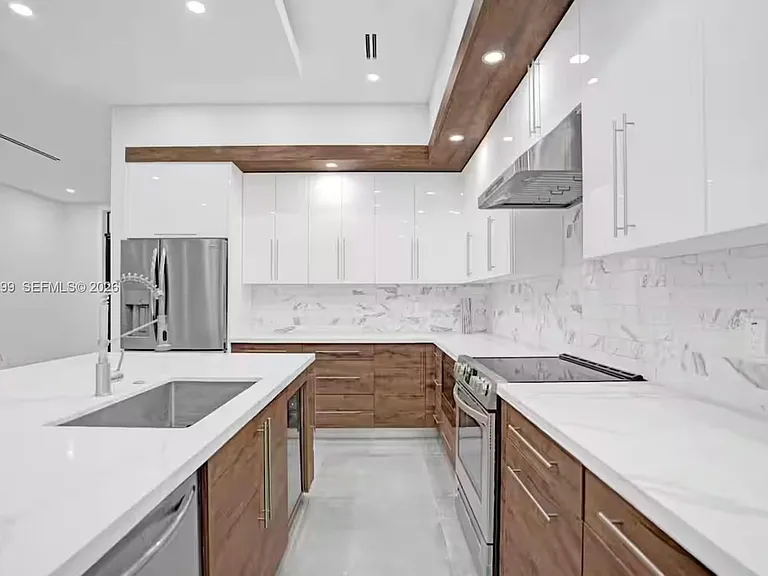 1930 SW 36th Ave — Photo 5