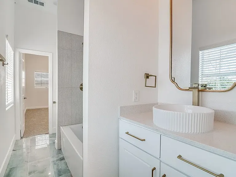 610 E Tyler St — Photo 15