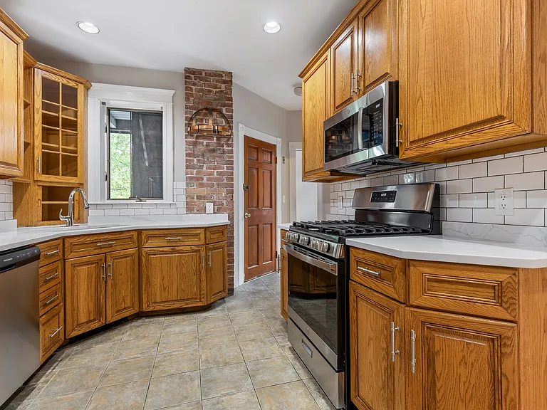 141 Longwood Ave #1 — Photo 6