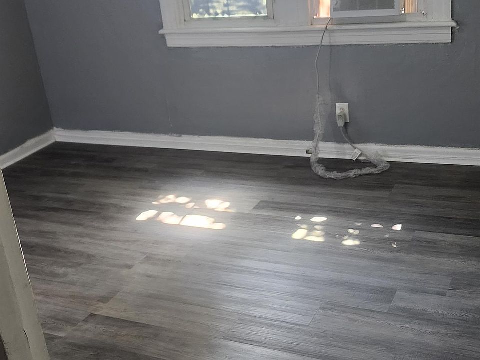 1st image of 1114 Victory Blvd #D1