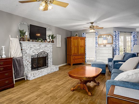 4th image of 310 Cloverleaf Cir