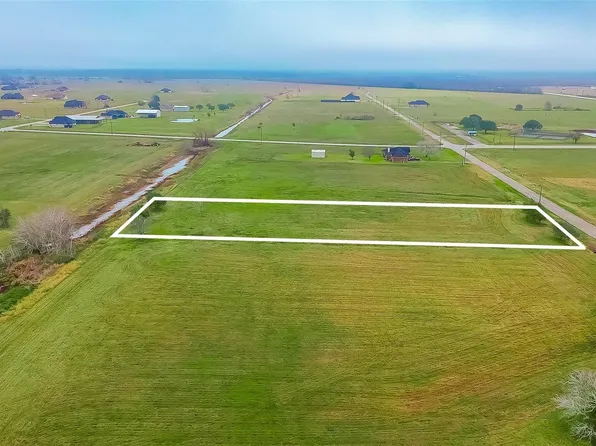 354 Brahman Trl, Angleton, TX 77515