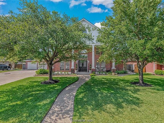 2nd image of 1115 Mission Hills Dr