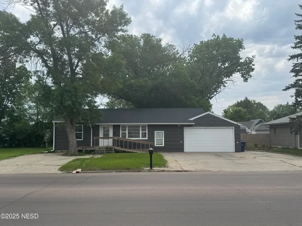 16 11th St NE, Watertown, SD 57201