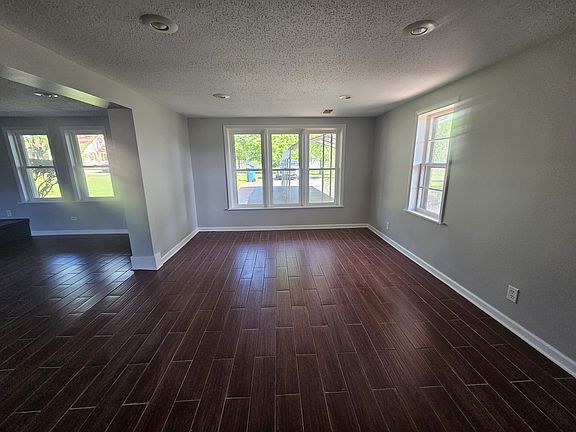 5th image of 1301 Farris Ave