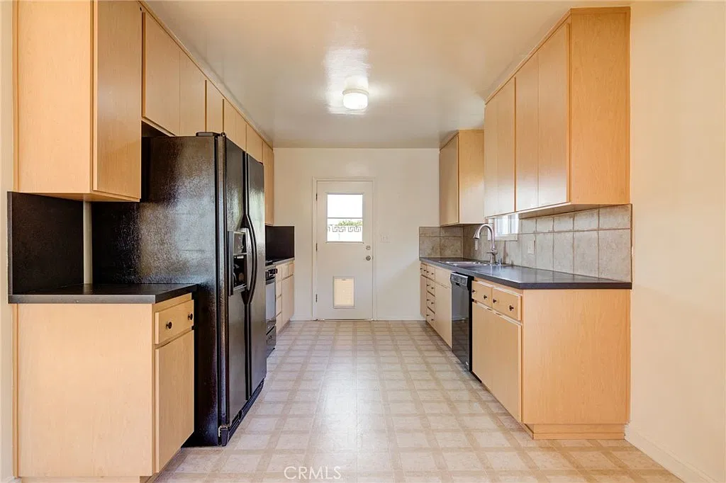 3 bed, 1.5 bath, 1100 sqft, $4,200 — Photo 4