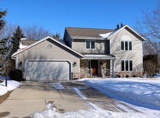 7730 S Willow Point Ct, Franklin, WI 53132