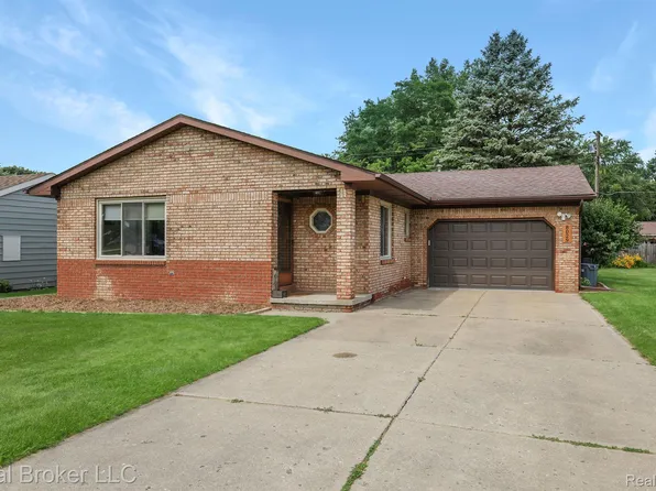 8029 Woodhall Rd, Birch Run, MI 48415