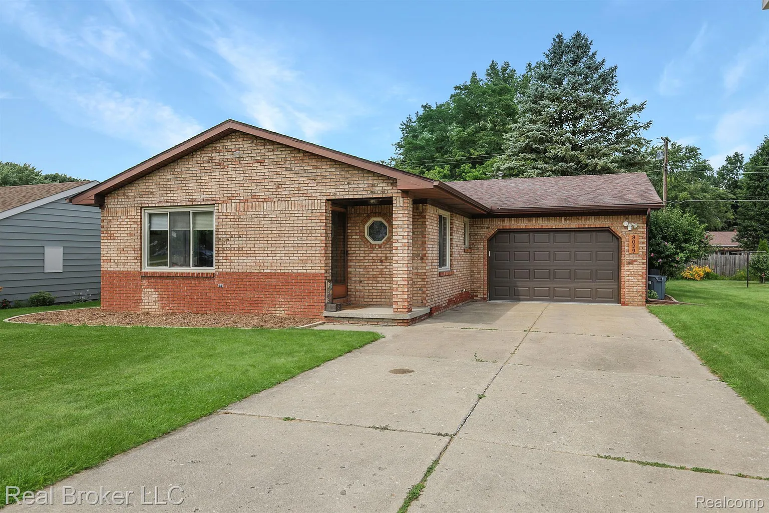 8029 Woodhall Rd photo 1