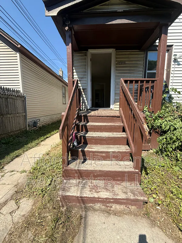 2 bed, 1.0 bath, $1,157 — Photo 1