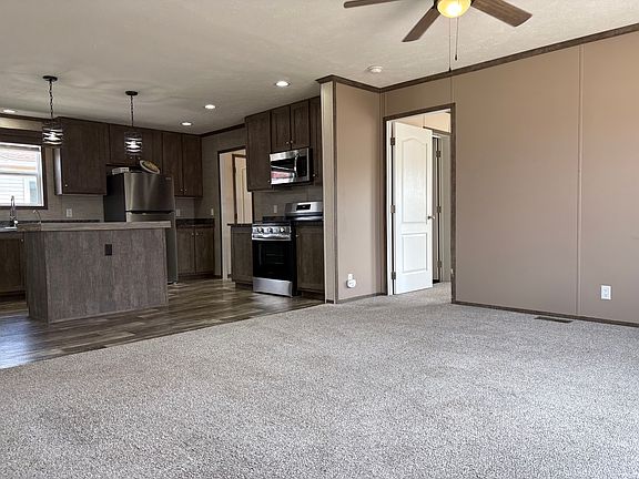 3rd image of 160 Lincoln Cir #160
