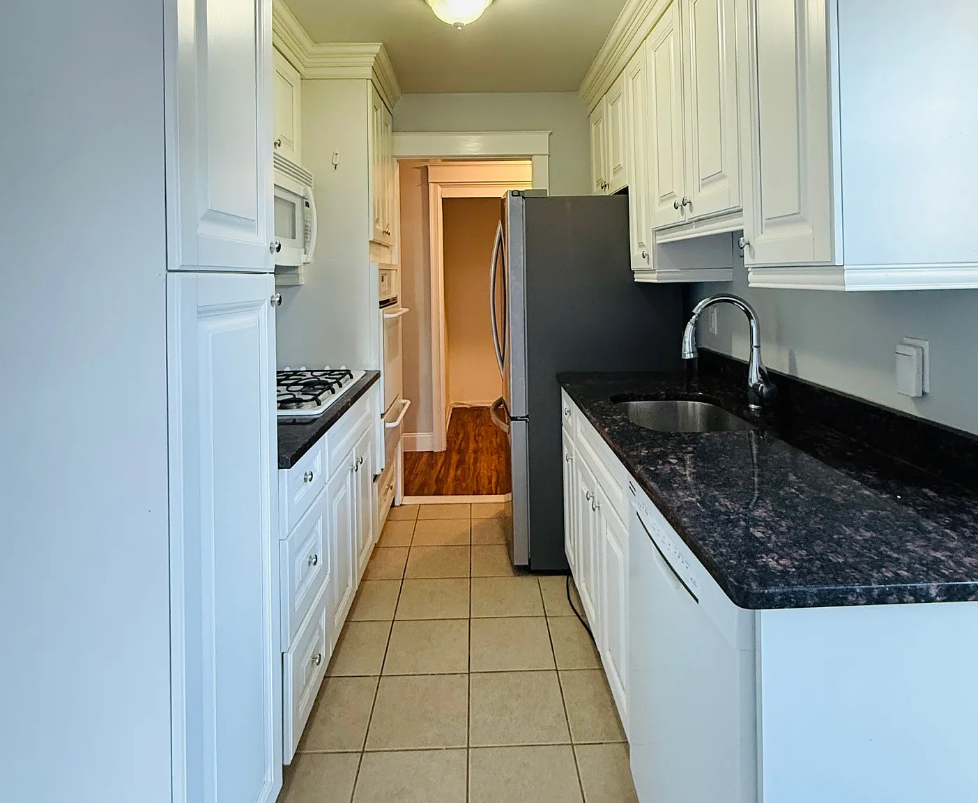 2 bed, 1056 sqft, $2,700 — Photo 3