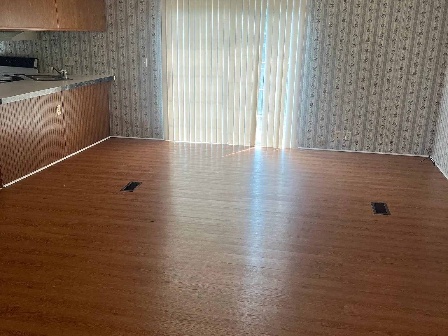 3 bed, 1127 sqft, $1,150 — Photo 2