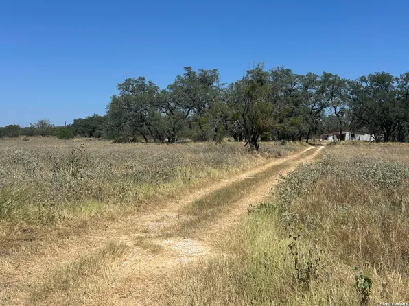 212 MAJESTIC OAKS DR, Poteet, TX 78065